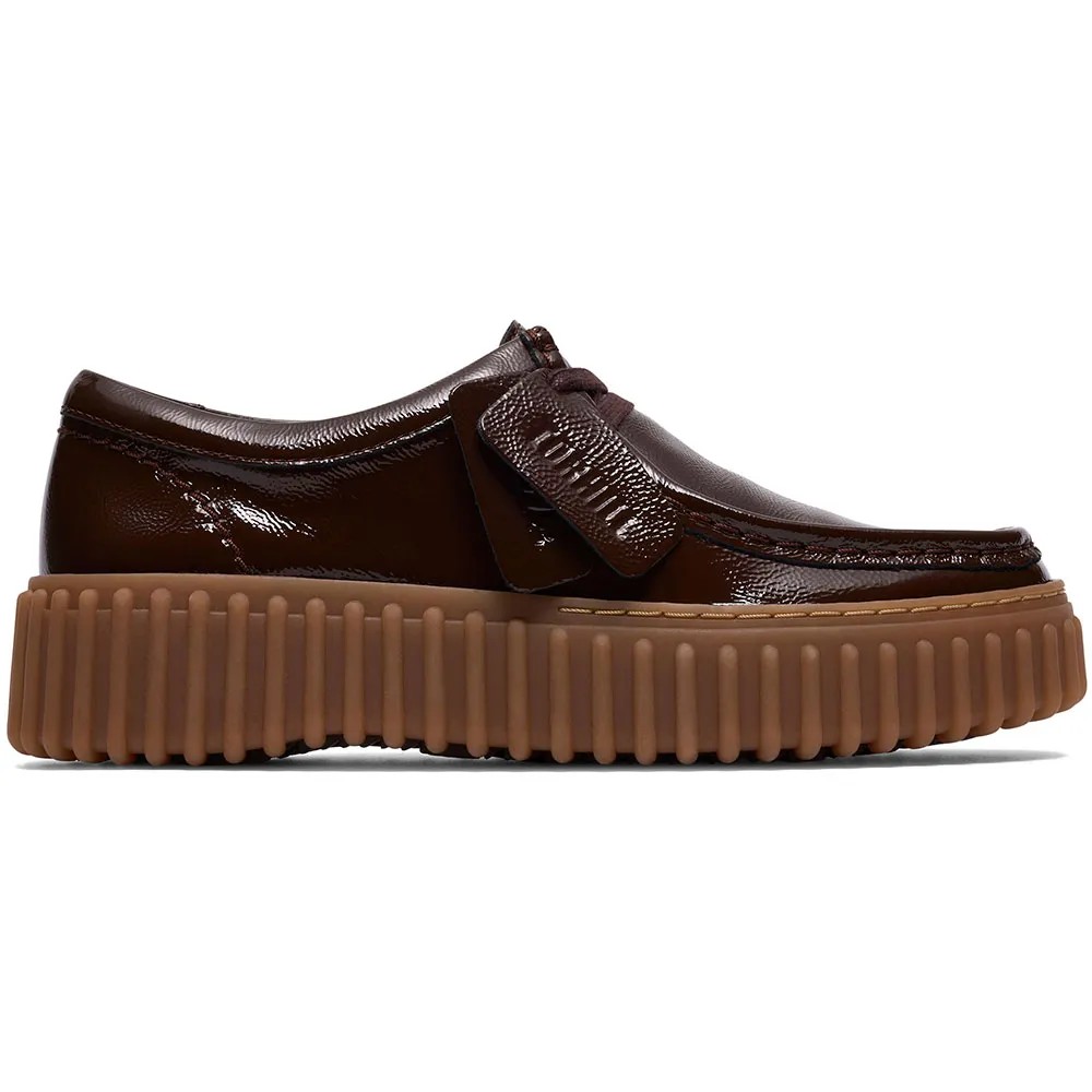 CLARKS Torhill Bee 鞋款 輕量 防滑 耐磨 麂皮 正品歐洲代購 [143392583]