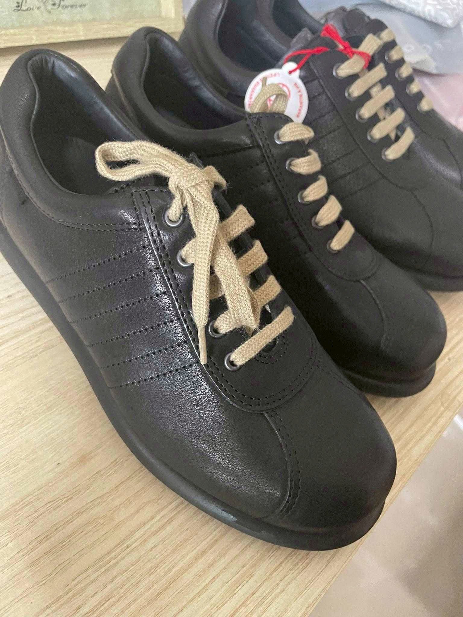 CAMPER Pelotas Ariel 黑色鞋正面45度角