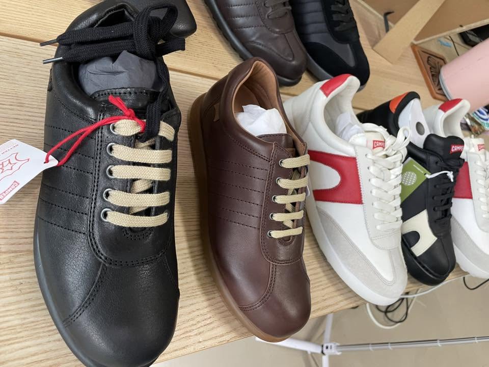 CAMPER Pelotas Ariel 多雙多色排列展示