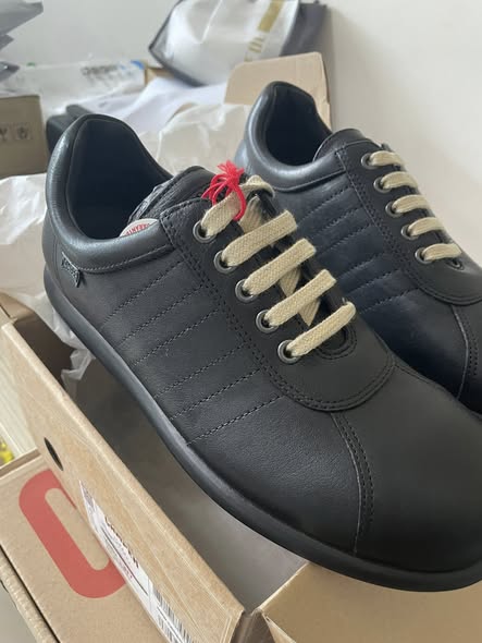 CAMPER Pelotas Ariel 紅色愛心吊牌特寫
